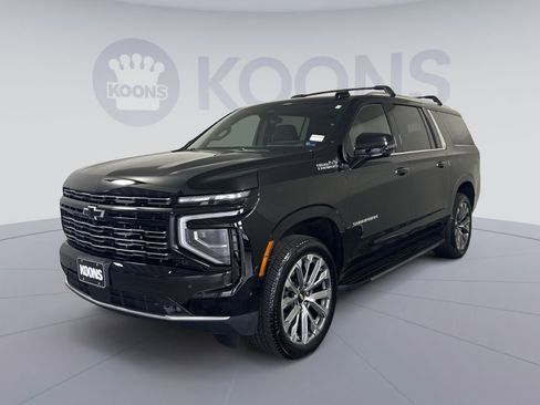 Used 2025 Chevrolet Suburban High Country w/ Sun And Tow Package AWD/4WD image 1
