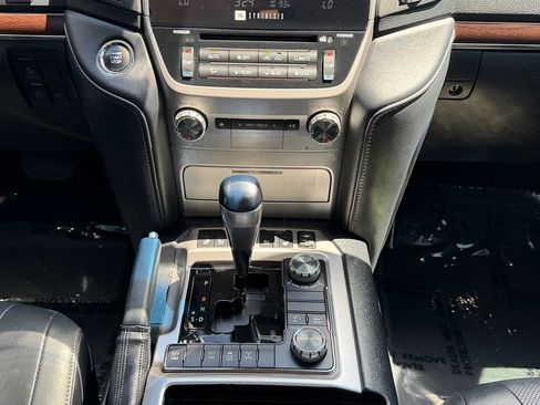 Used 2019 Toyota Land Cruiser w/ Four Season Floor Mat Package AWD/4WD image 24