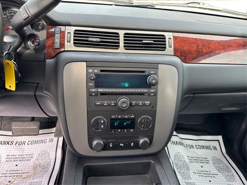 Used 2014 GMC Yukon SLT w/ SLT-2 Equipment Package AWD/4WD image 16