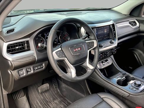 Used 2023 GMC Acadia SLT w/ Technology Package FWD image 18