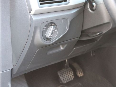 Used 2021 Volkswagen Atlas SE image 25