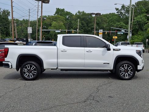 Used 2024 GMC Sierra 1500 AT4 w/ Technology Package AWD/4WD image 7