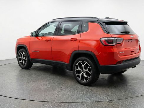 Used 2025 Jeep Compass Limited image 6