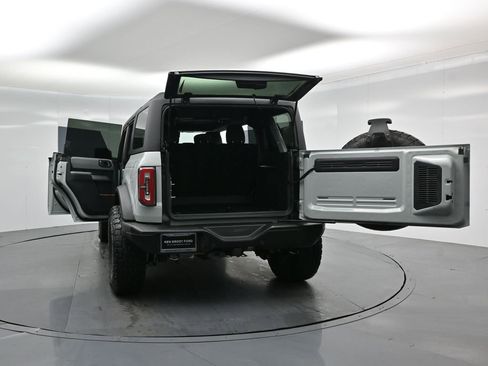 Used 2023 Ford Bronco Badlands image 32