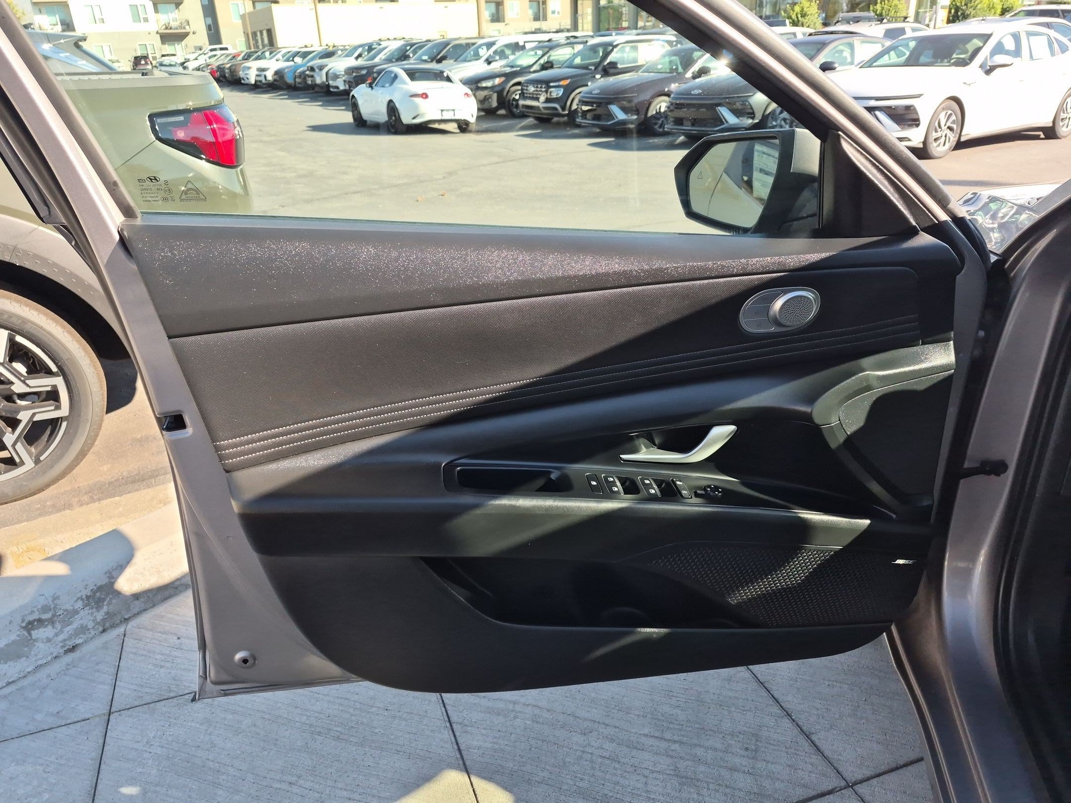 Certified 2023 Hyundai Elantra Limited w/ Preferred Accessory Package FWD image 14