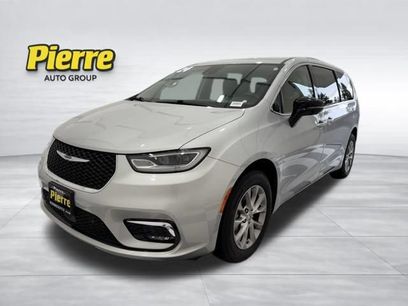 Used 2024 Chrysler Pacifica Touring-L