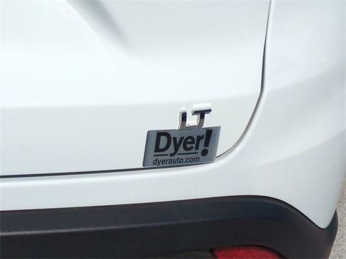 Certified 2025 Chevrolet Trax LT image 13