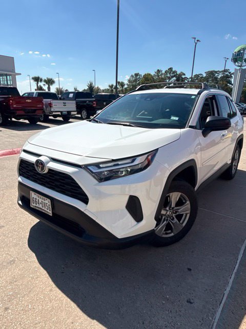 Used 2025 Toyota RAV4 LE AWD/4WD image 3