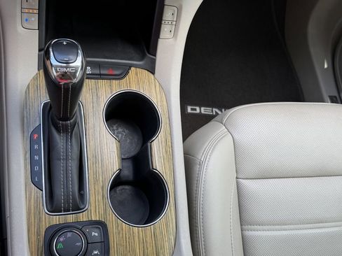 Used 2019 GMC Acadia Denali w/ Technology Package FWD image 29