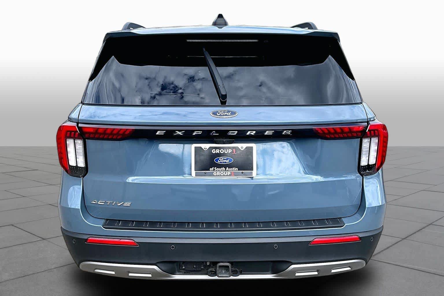 Used 2025 Ford Explorer Active w/ Active Comfort Package RWD image 6