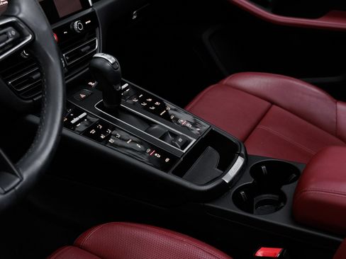 Certified 2023 Porsche Macan S AWD/4WD image 23