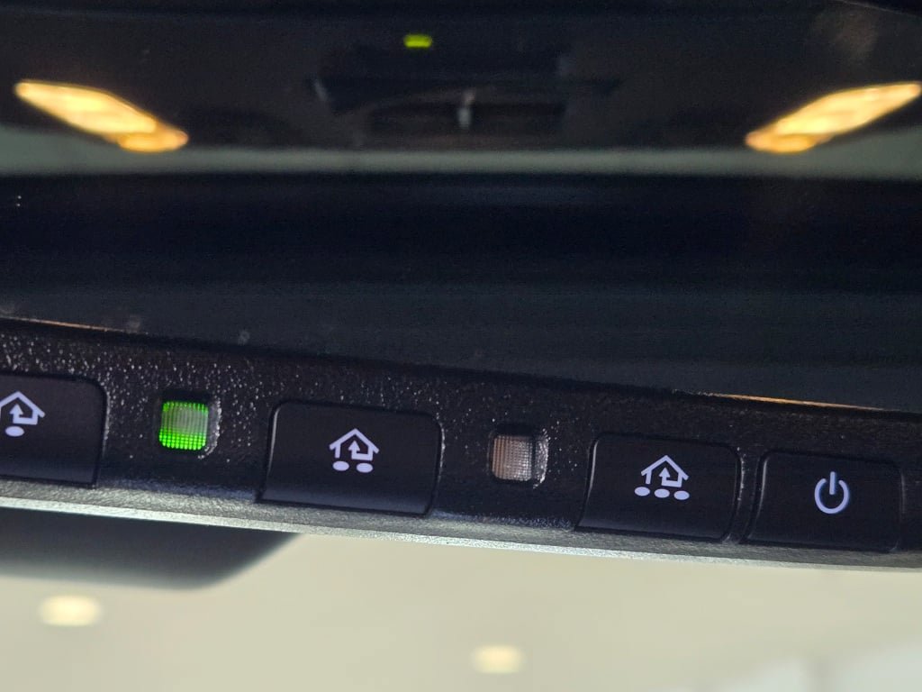 Used 2023 Toyota Sienna XLE AWD/4WD image 28