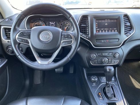 Used 2019 Jeep Cherokee Latitude Plus AWD/4WD image 8