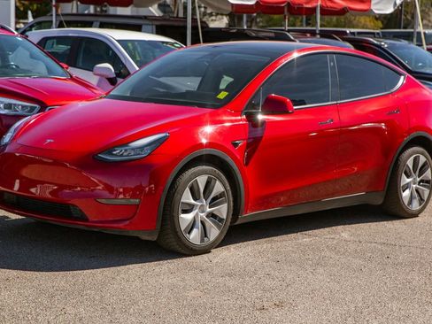 Used 2020 Tesla Model Y Long Range image 9