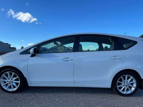 Used 2014 Toyota Prius V Five image 4