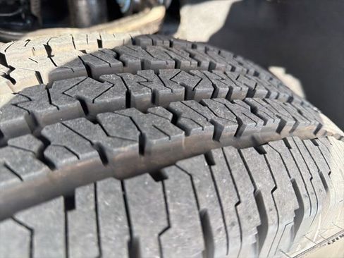 Used 2025 Chevrolet Silverado 2500 LT w/ Convenience Package image 25