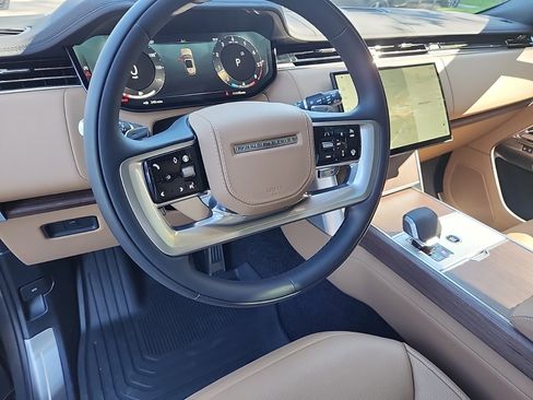 New 2025 Land Rover Range Rover Long Wheelbase SE image 15