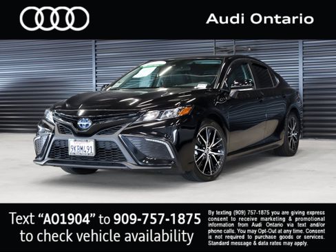 Used 2022 Toyota Camry SE image 1