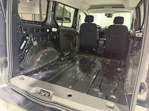 Used 2020 Ford Transit Connect XLT image 10