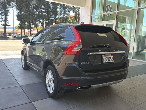Used 2016 Volvo XC60 T5 Premier w/ Proximity Package image 4
