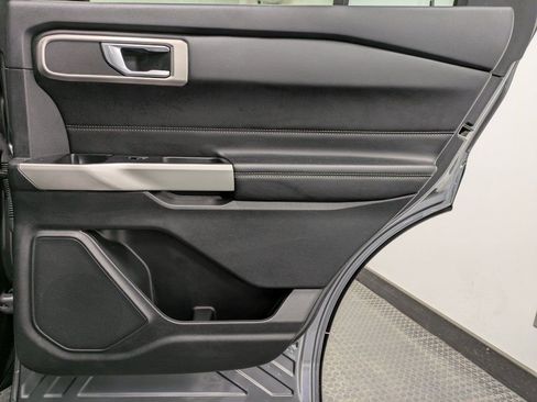 Used 2022 Ford Explorer XLT w/ Equipment Group 202A image 24