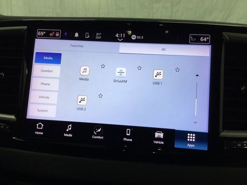 Used 2023 Chrysler Pacifica Touring-L image 27