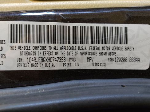 Used 2017 Jeep Grand Cherokee Limited image 33