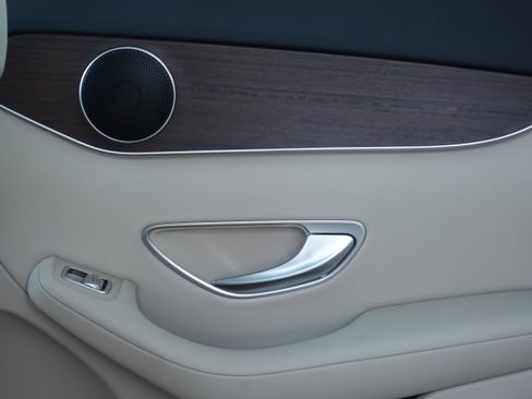 Certified 2021 Mercedes-Benz GLC 300 4MATIC image 17