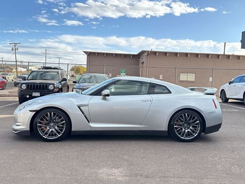 Used 2009 Nissan GT-R Premium image 4