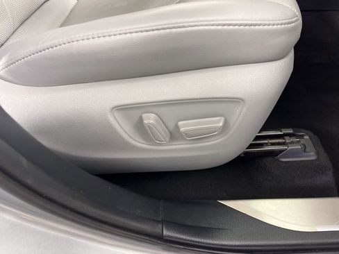 Used 2021 Toyota Highlander Limited image 9