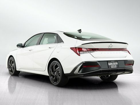 Used 2026 Hyundai Elantra SEL Sport Premium FWD image 3