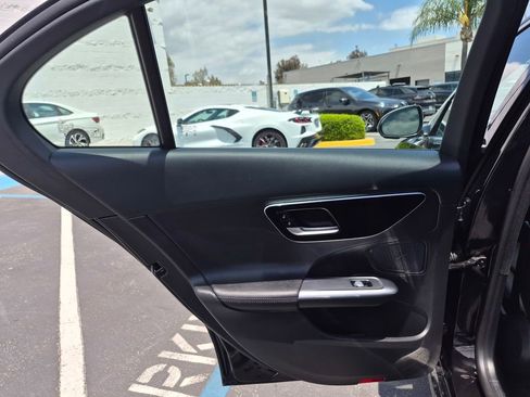 Used 2025 Mercedes-Benz C 300 Sedan image 21