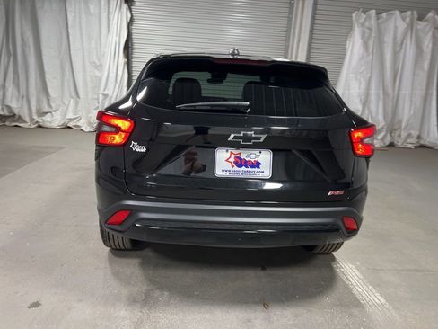 Used 2025 Chevrolet Trax RS image 6