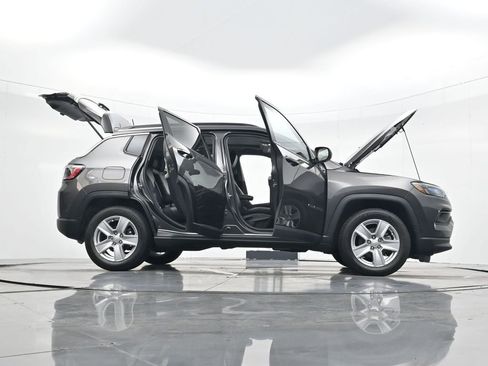 Used 2022 Jeep Compass Latitude w/ Sun and Sound Group image 46