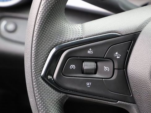 Used 2025 Chevrolet Trax LS image 20