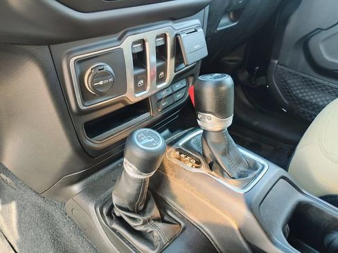 Used 2018 Jeep Wrangler Sport AWD/4WD image 7