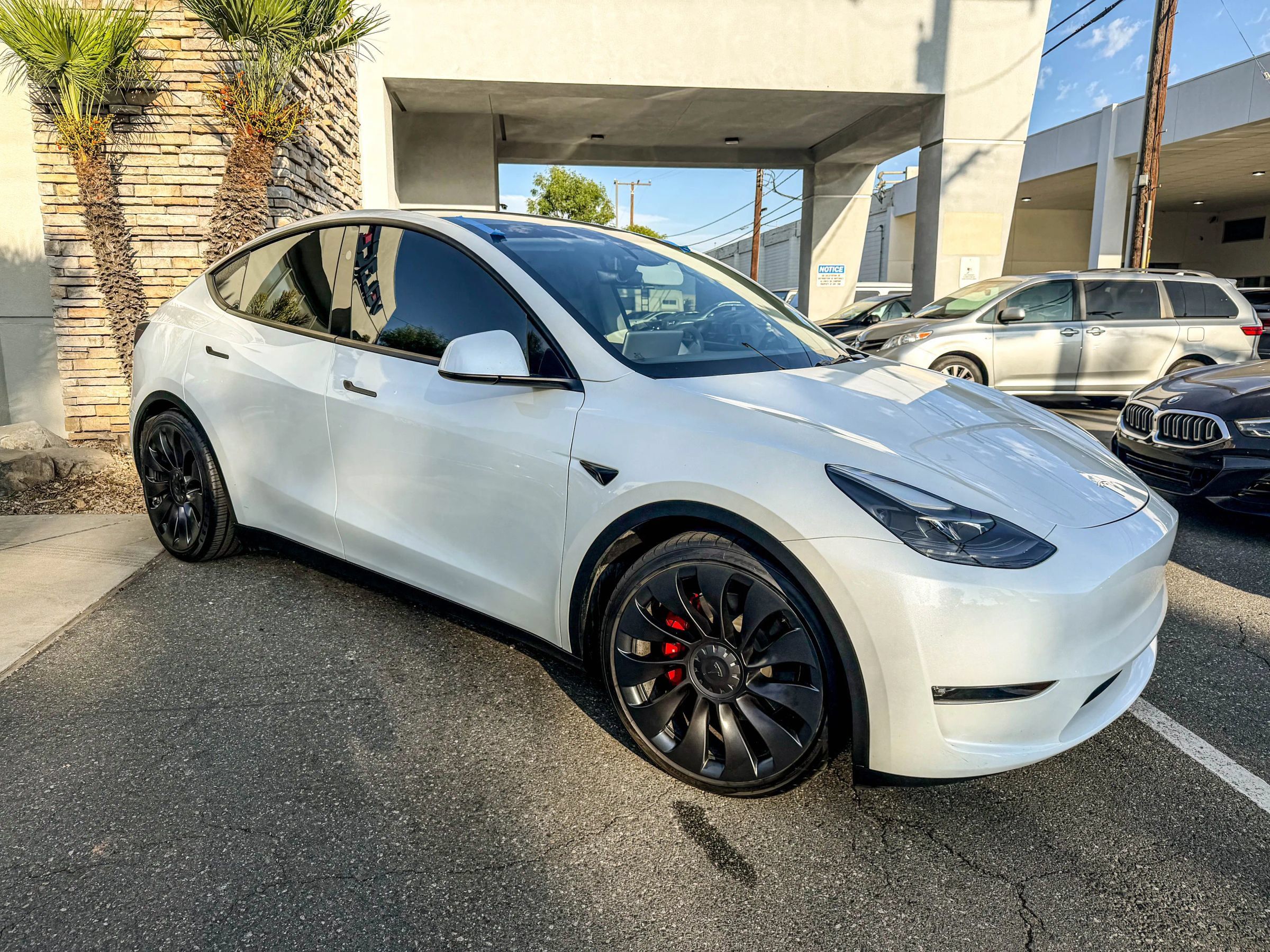 Used 2023 Tesla Model Y Performance AWD/4WD image 1