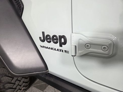 Certified 2024 Jeep Wrangler Willys image 14