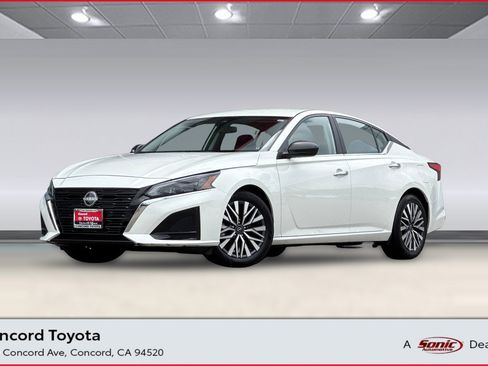 Used 2025 Nissan Altima 2.5 SV FWD image 1