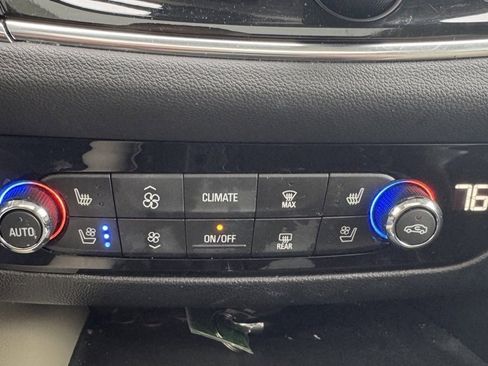 Used 2018 Buick Enclave Premium w/ Experience Buick Package image 29