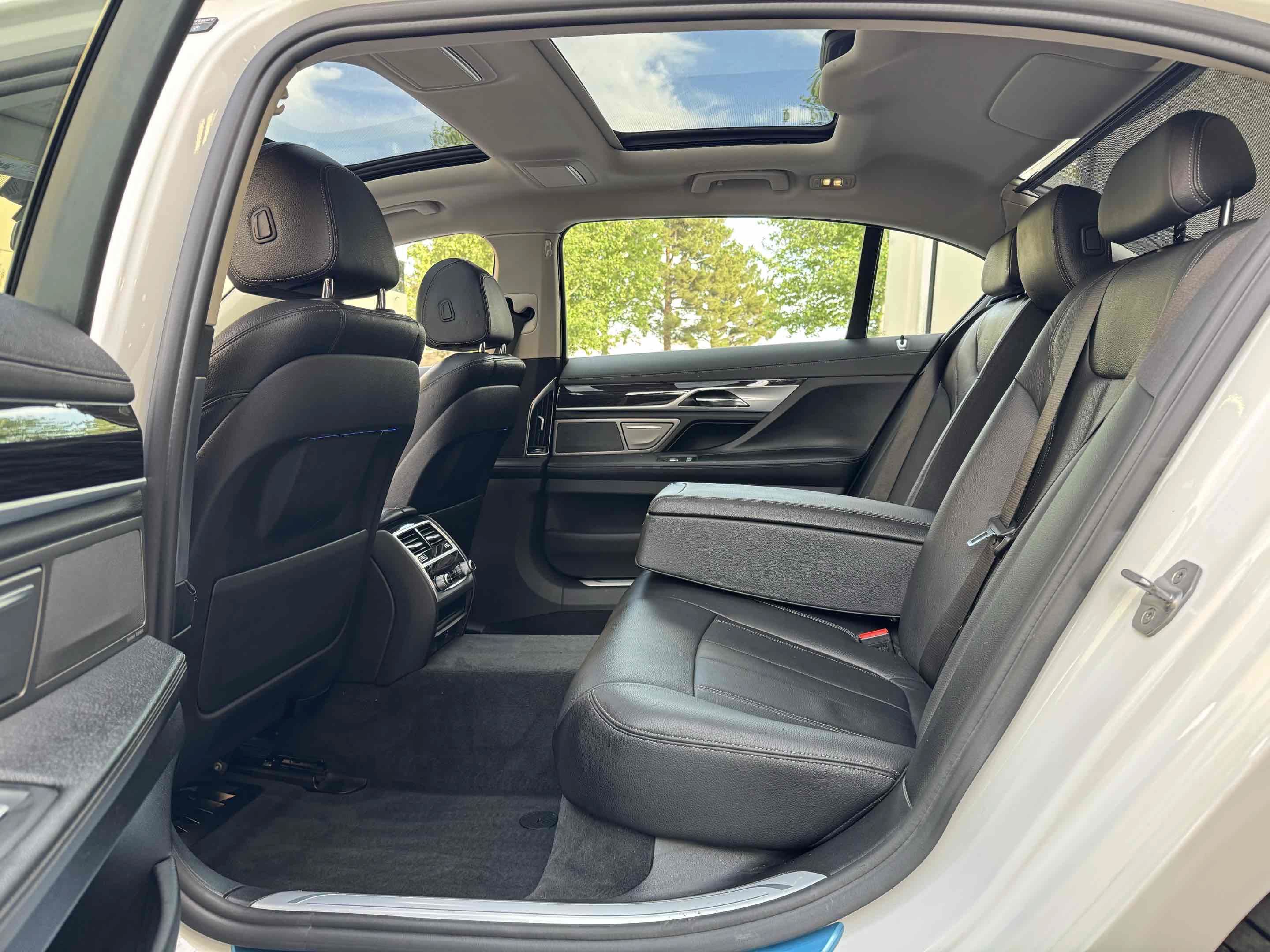 Used 2018 BMW 740e xDrive AWD/4WD image 34