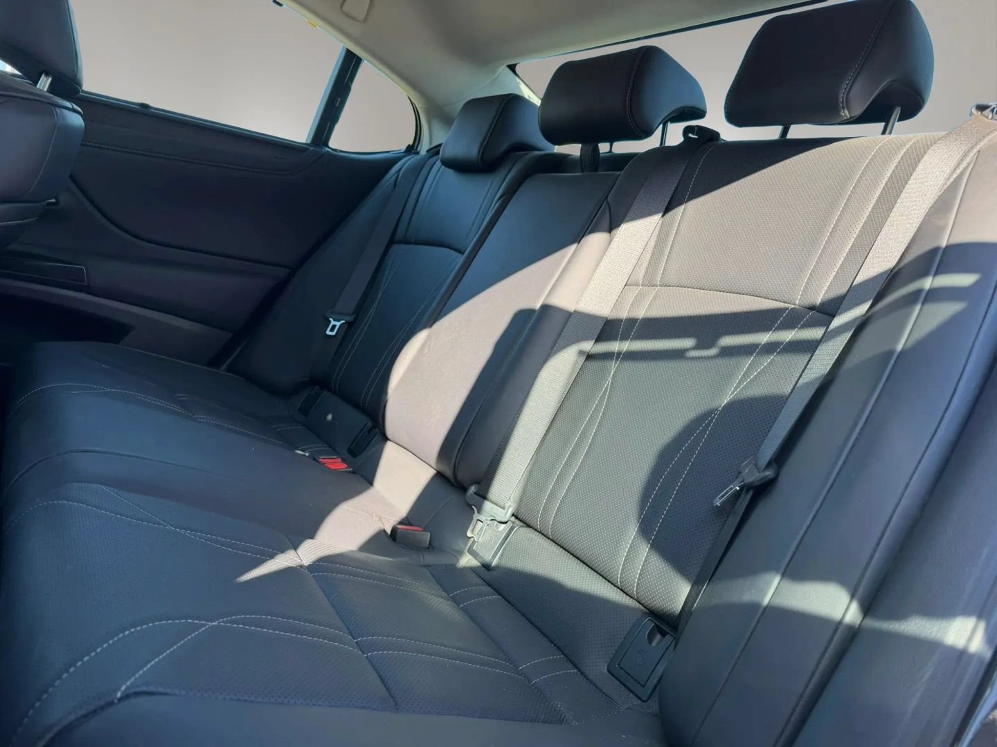 Used 2024 Lexus ES 300h Ultra Luxury w/ Accessory Package (Z2) FWD image 13