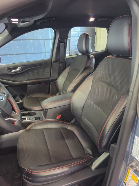 Used 2025 Ford Escape ST-Line w/ Tech Pack #1 FWD image 17