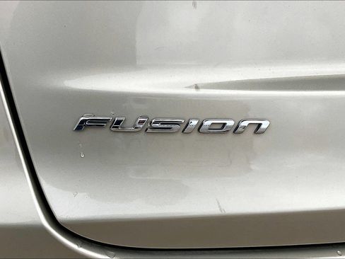 Used 2019 Ford Fusion SE image 32