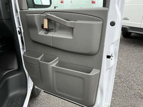 New 2025 Chevrolet Express 3500 Extended image 20