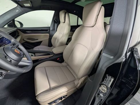 New 2026 Porsche Macan Electric RWD image 5