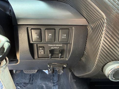 Used 2018 Toyota Tundra Platinum AWD/4WD image 13