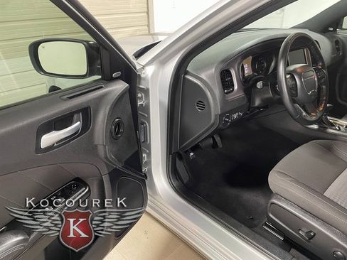 Used 2023 Dodge Charger SXT w/ Blacktop Package image 9