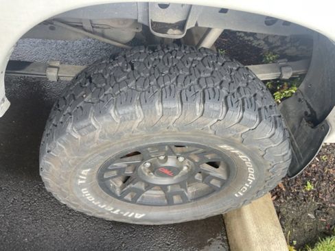 Used 2004 Toyota Tundra SR5 w/ TRD Off-Road Pkg AWD/4WD image 10