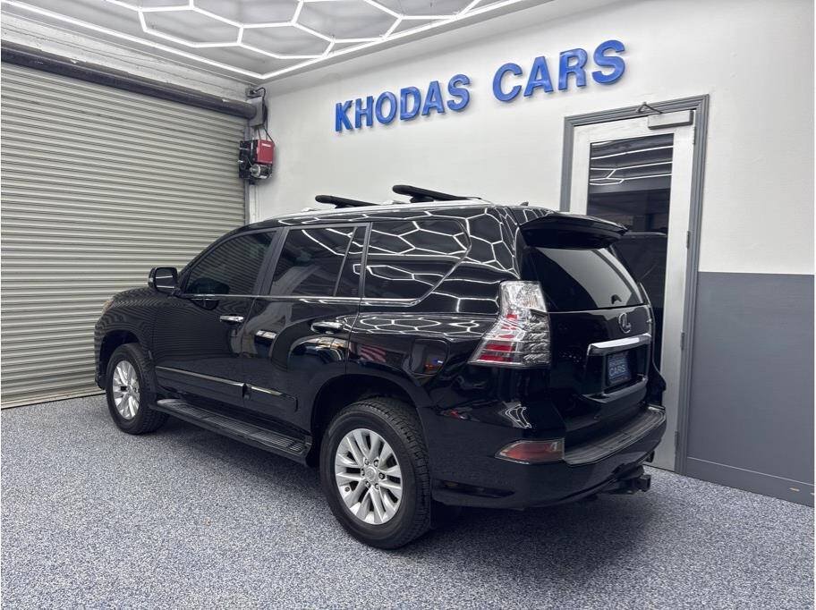 Used 2014 Lexus GX 460 w/ Premium Package AWD/4WD image 3